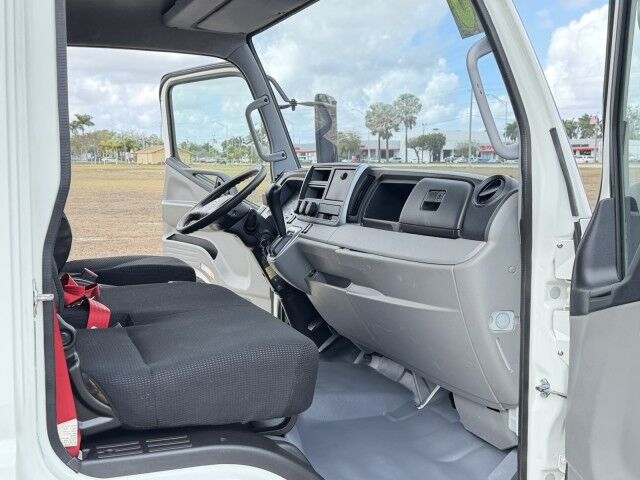 2020 Mitsubishi Fuso FE160 Gas 20' Dry Box Truck with 2,500lb Lift Gate Naples FL