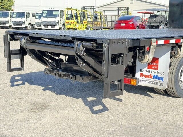 2020 Mitsubishi Fuso FE160GAS Crew Cab 15' BABCO steel flatbed Truck with 3,300lb. Lift Gate Miami FL