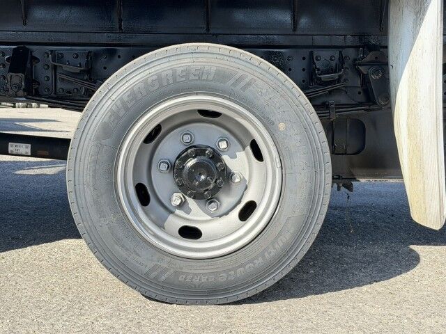 2020 Mitsubishi Fuso FE160GAS Crew Cab 15' BABCO steel flatbed Truck with 3,300lb. Lift Gate Miami FL