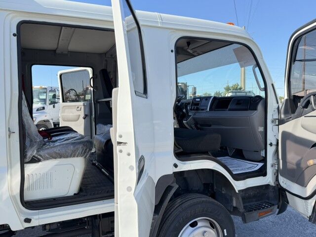 2020 Mitsubishi Fuso FE160GAS Crew Cab 15' BABCO steel flatbed Truck with 3,300lb. Lift Gate Miami FL
