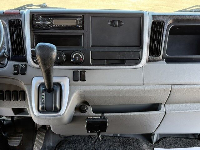 2020 Mitsubishi Fuso FE160GAS Crew Cab 15' BABCO steel flatbed Truck with 3,300lb. Lift Gate Miami FL