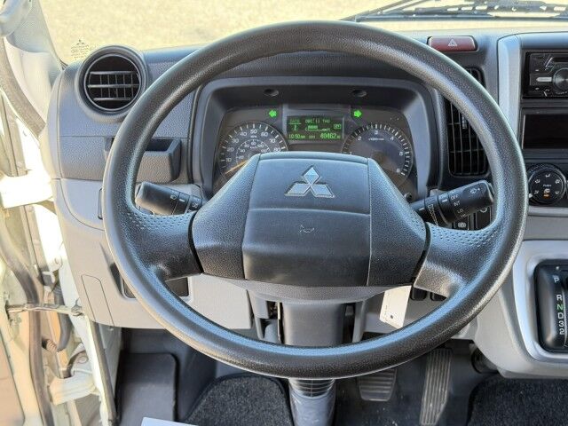 2020 Mitsubishi Fuso FE160GAS Crew Cab 15' BABCO steel flatbed Truck with 3,300lb. Lift Gate Miami FL