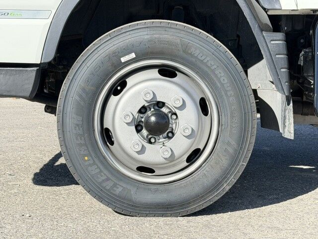 2020 Mitsubishi Fuso FE160GAS Crew Cab 15' BABCO steel flatbed Truck with 3,300lb. Lift Gate Miami FL