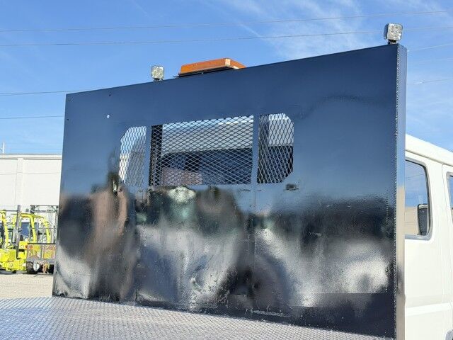 2020 Mitsubishi Fuso FE160GAS Crew Cab 15' BABCO steel flatbed Truck with 3,300lb. Lift Gate Miami FL