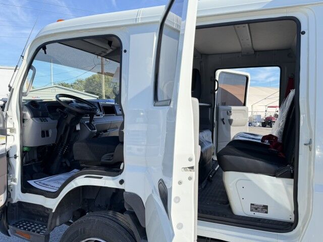 2020 Mitsubishi Fuso FE160GAS Crew Cab 15' BABCO steel flatbed Truck with 3,300lb. Lift Gate Miami FL