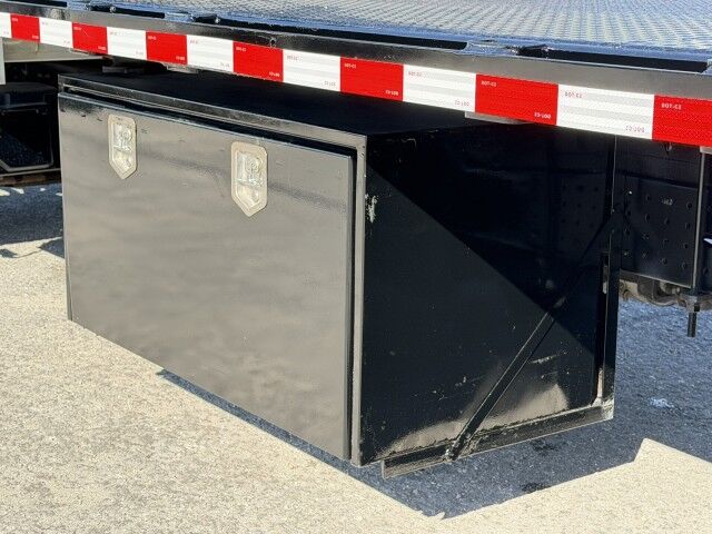 2020 Mitsubishi Fuso FE160GAS Crew Cab 15' BABCO steel flatbed Truck with 3,300lb. Lift Gate Miami FL