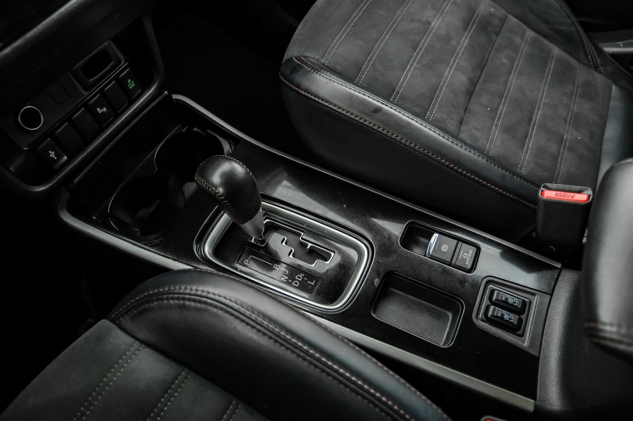2020 Mitsubishi Outlander BLIND SPOT ASSIST LANE CHANGE ASSIST FORWARD COLLISION ALERT HEA Carrollton TX