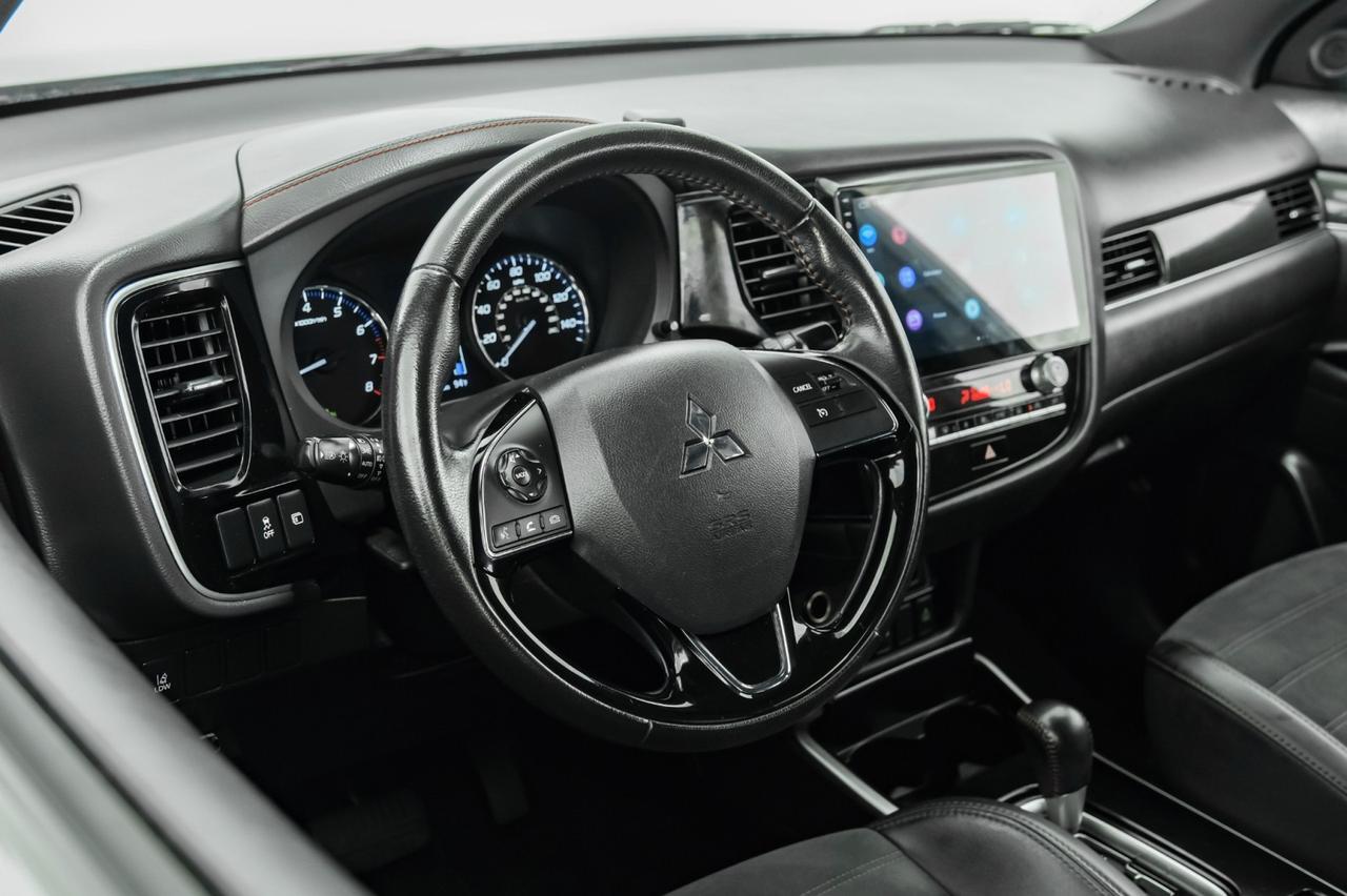 2020 Mitsubishi Outlander BLIND SPOT ASSIST LANE CHANGE ASSIST FORWARD COLLISION ALERT HEA Carrollton TX