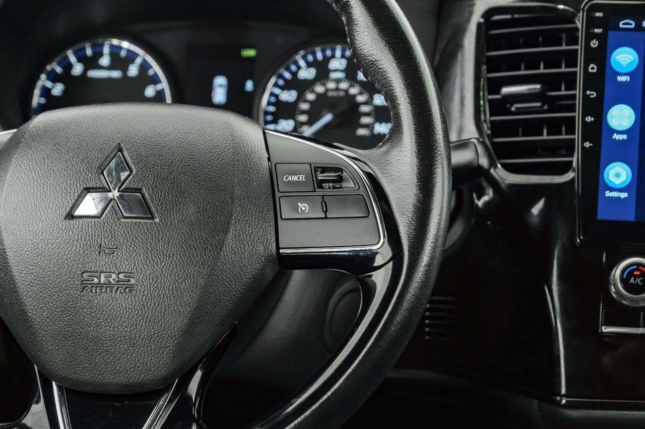 2020 Mitsubishi Outlander BLIND SPOT ASSIST LANE CHANGE ASSIST FORWARD COLLISION ALERT HEA Carrollton TX