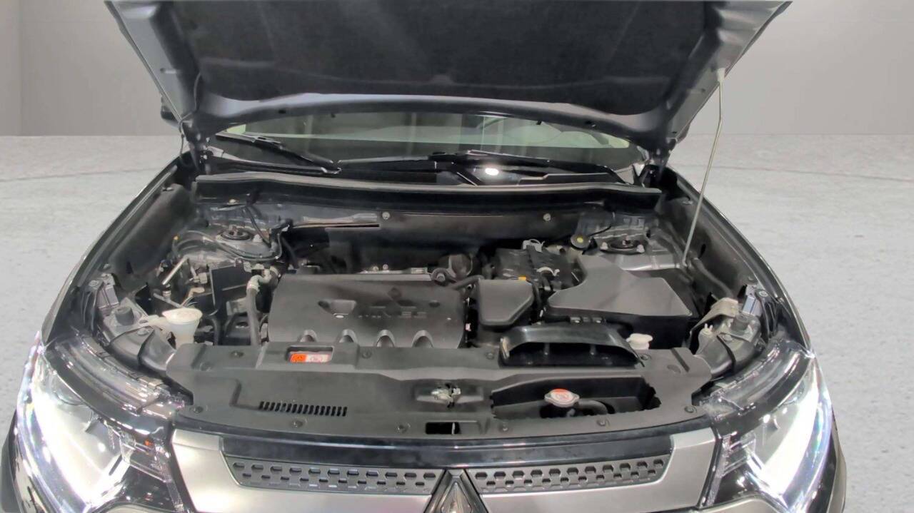 2020 Mitsubishi Outlander ES AWD 4dr SUV Lake Orion MI