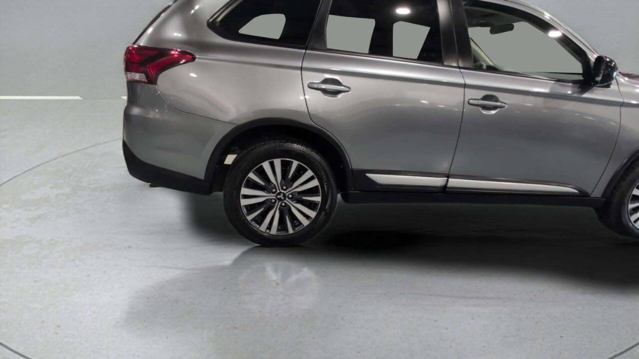 2020 Mitsubishi Outlander ES AWD 4dr SUV Lake Orion MI