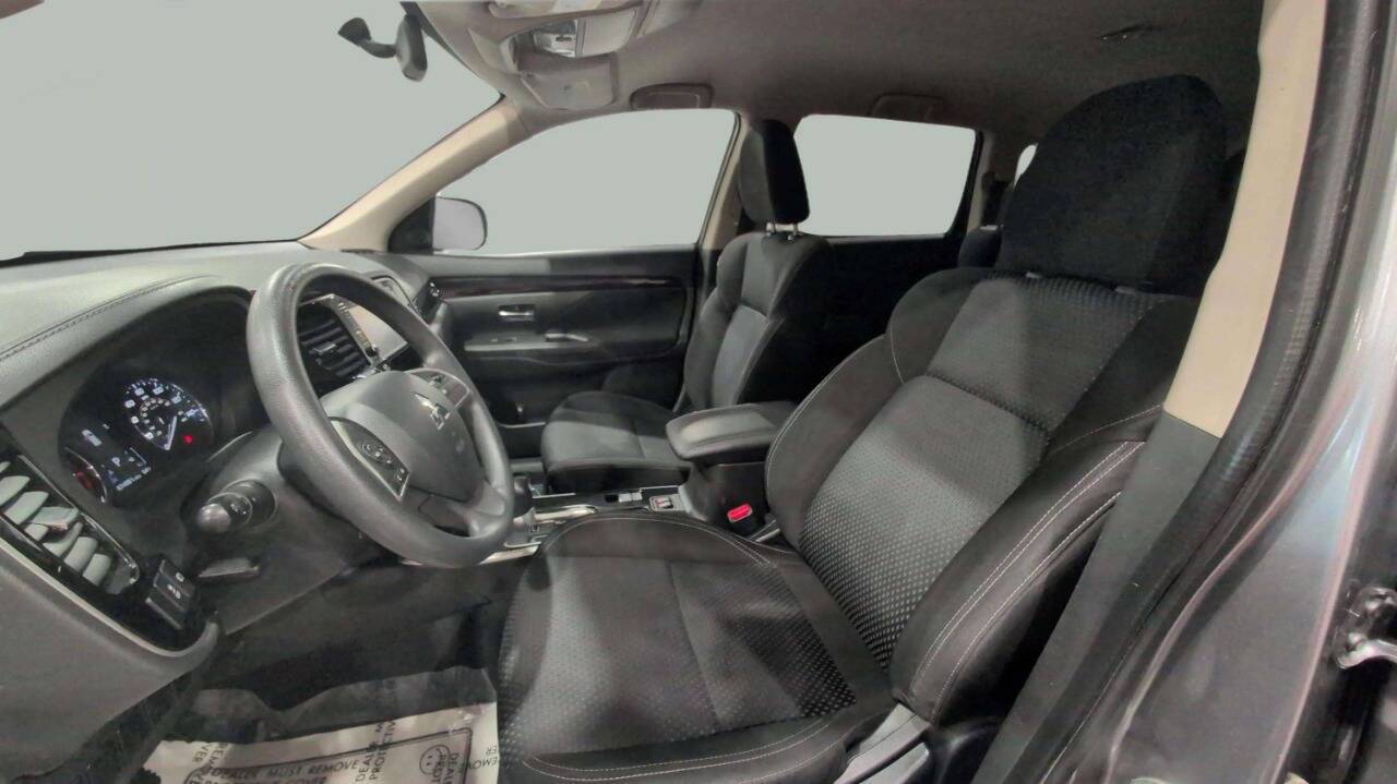 2020 Mitsubishi Outlander ES AWD 4dr SUV Lake Orion MI