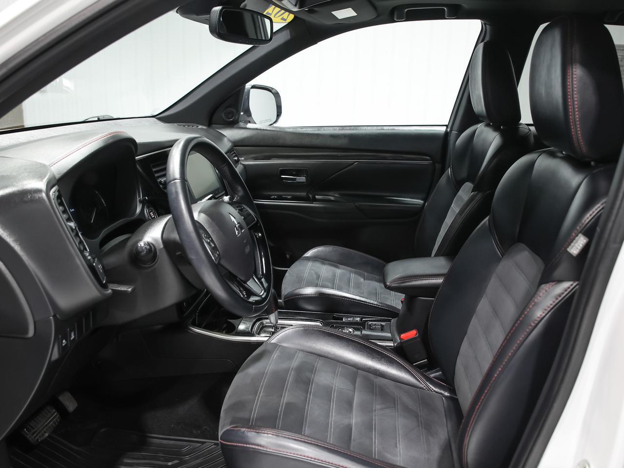 2020 Mitsubishi Outlander LE AWD 7-Passenger Cranberry PA