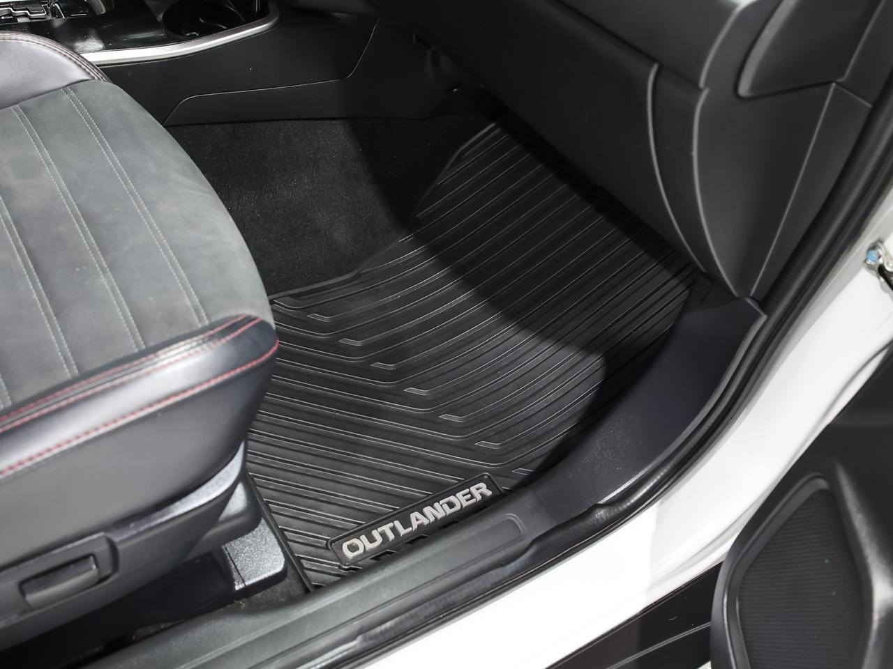 2020 Mitsubishi Outlander LE AWD 7-Passenger Cranberry PA