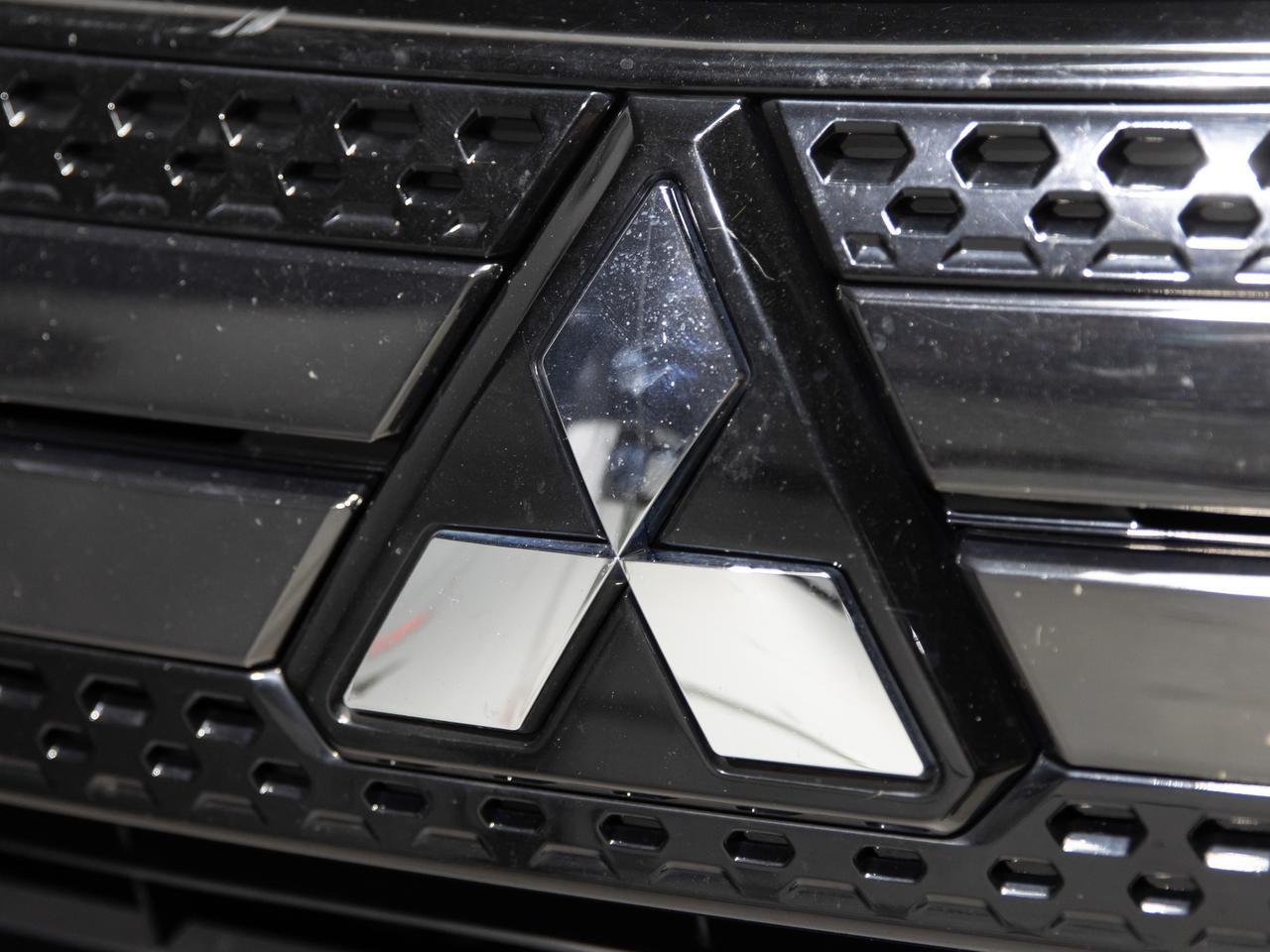 2020 Mitsubishi Outlander LE AWD 7-Passenger Cranberry PA