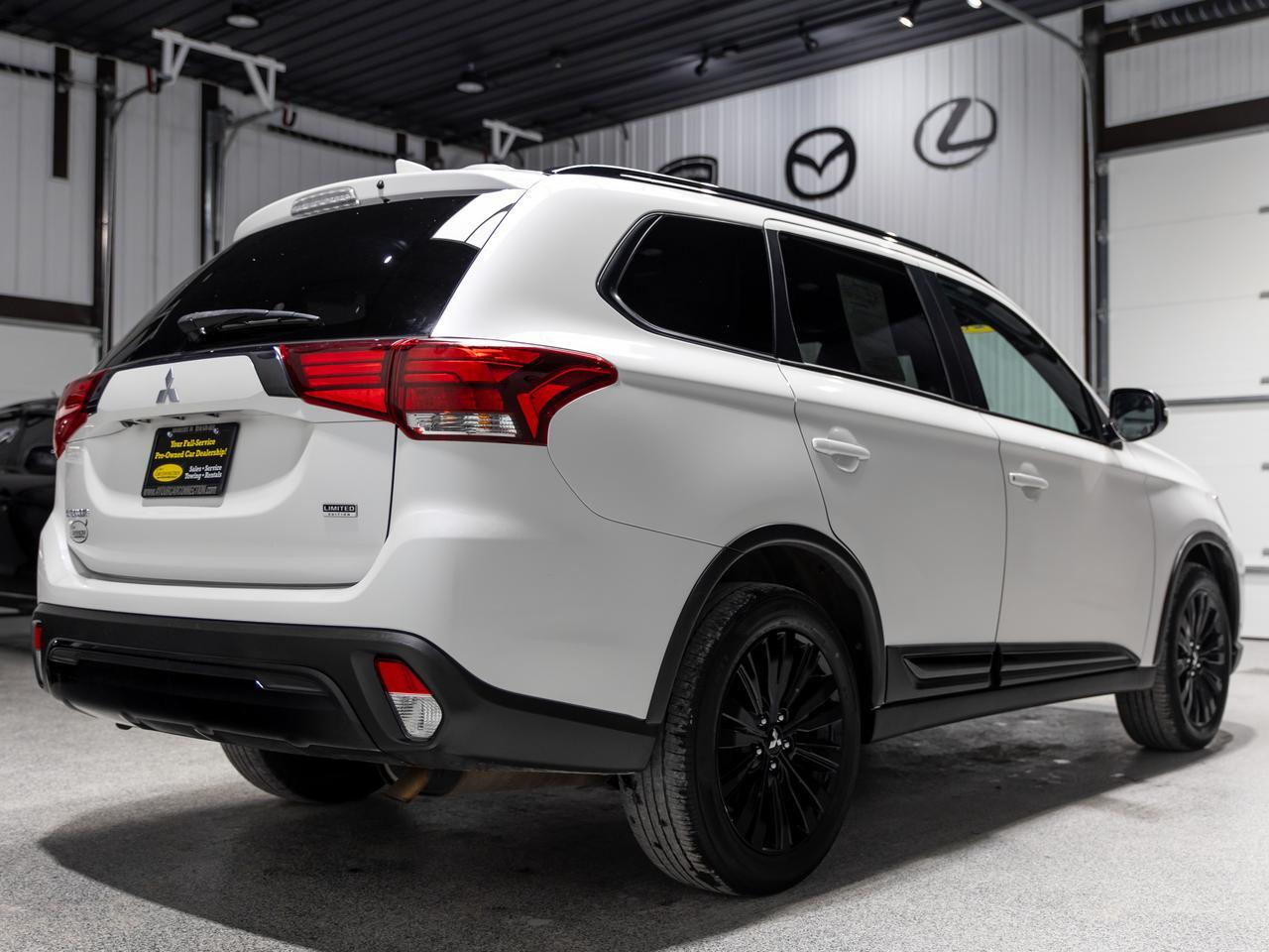 2020 Mitsubishi Outlander LE AWD 7-Passenger Cranberry PA