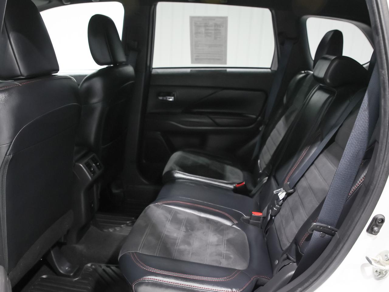 2020 Mitsubishi Outlander LE AWD 7-Passenger Cranberry PA