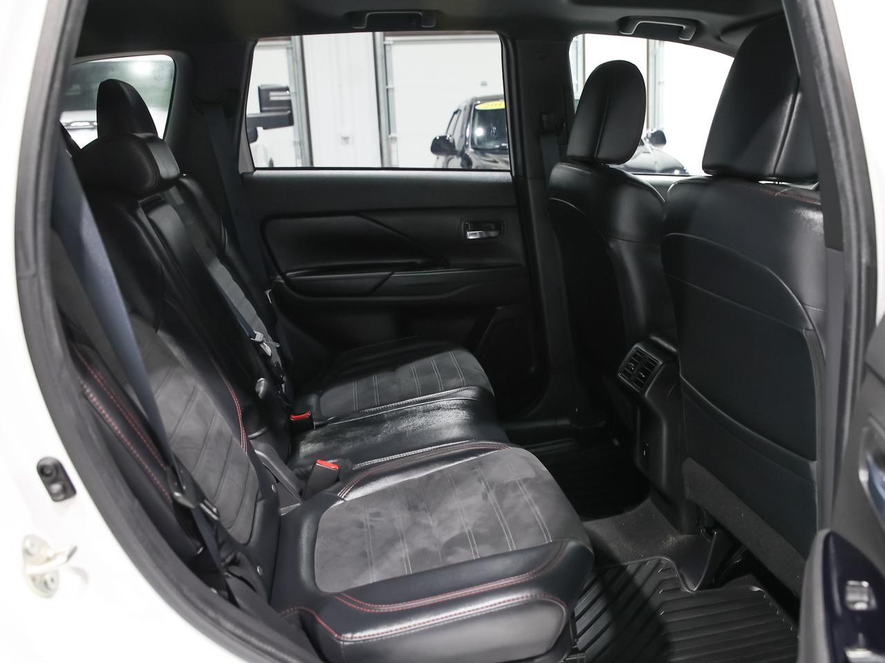 2020 Mitsubishi Outlander LE AWD 7-Passenger Cranberry PA