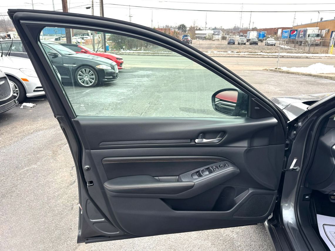 2020 Nissan Altima 2.5 SR Sedan 4D Cincinnati OH