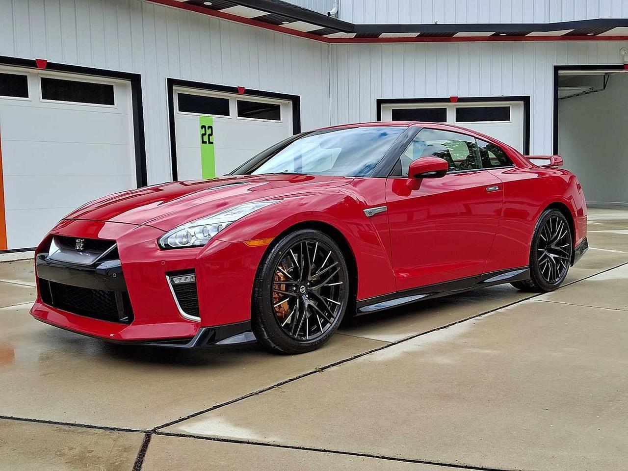 2020 Nissan GT-R Premium Dual-clutch 6-Speed Transmission