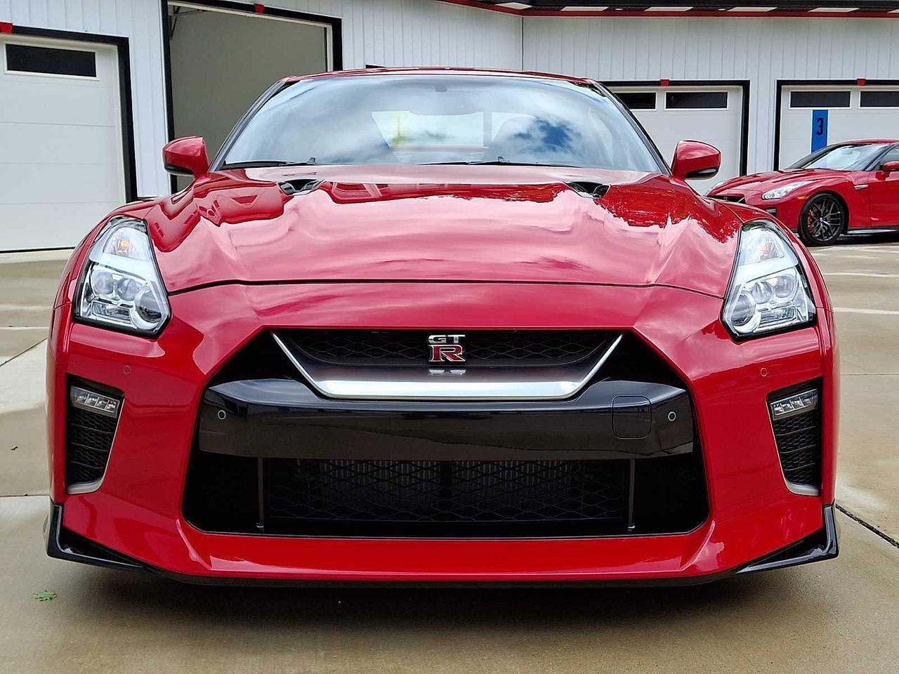 2020 Nissan GT-R Premium Dual-clutch 6-Speed Transmission