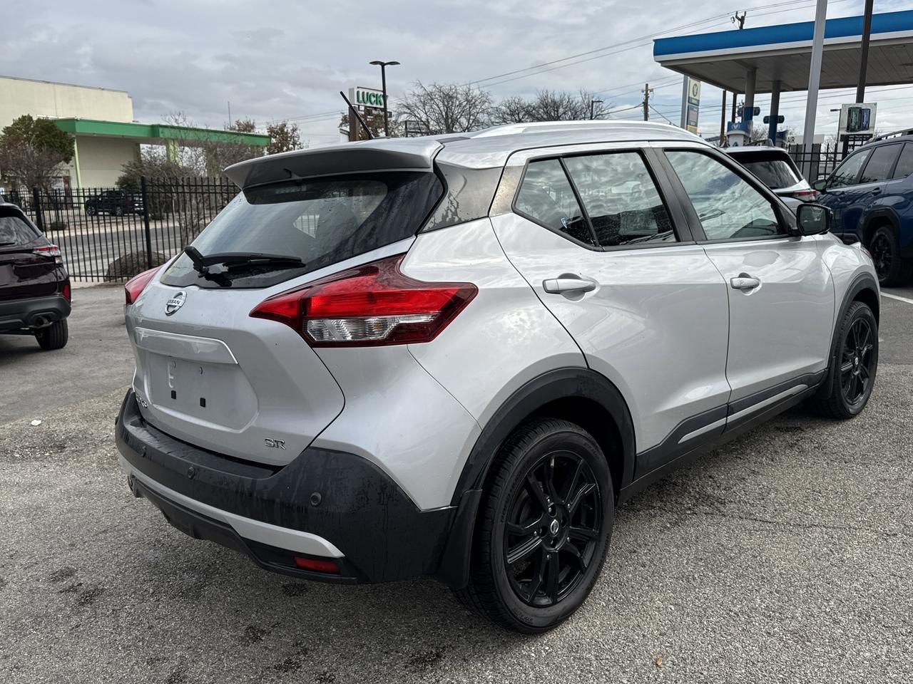 2020 Nissan Kicks SR