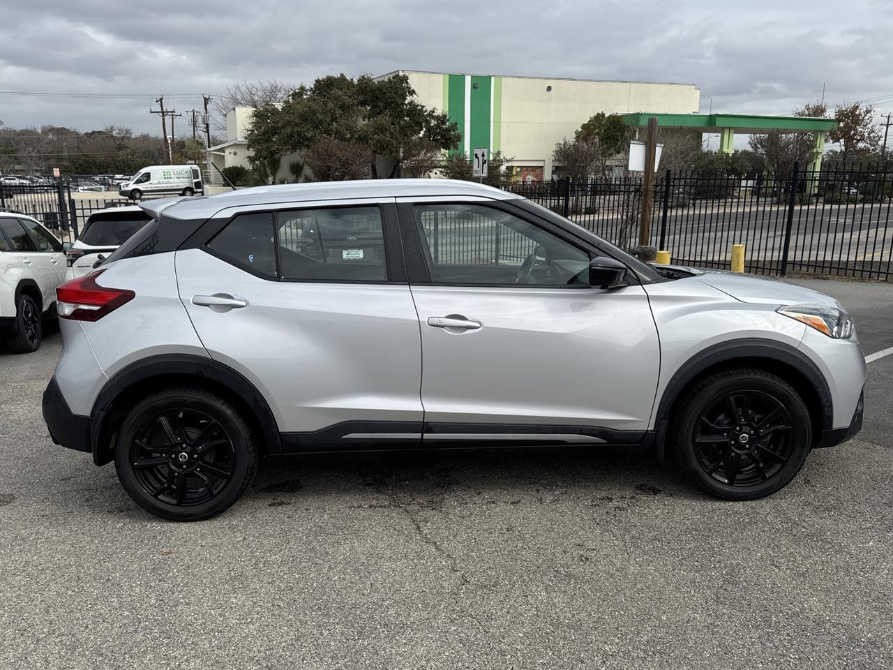 2020 Nissan Kicks SR