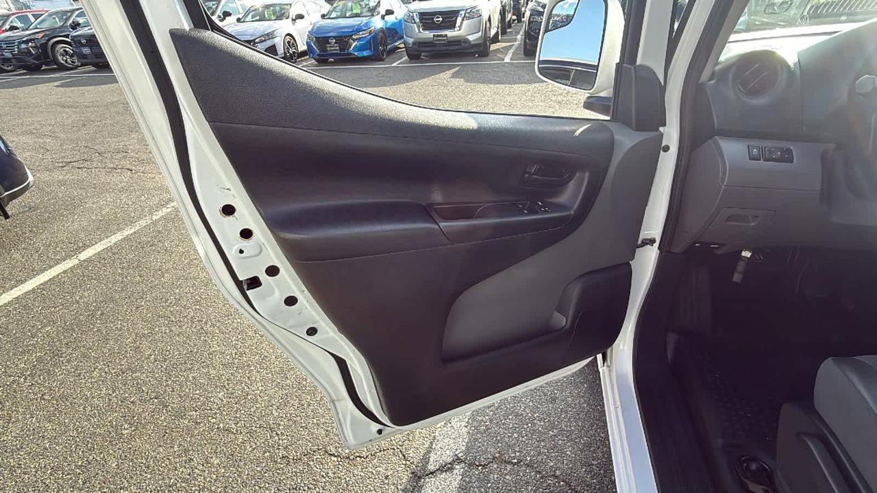2020 Nissan NV200 SV photo 8