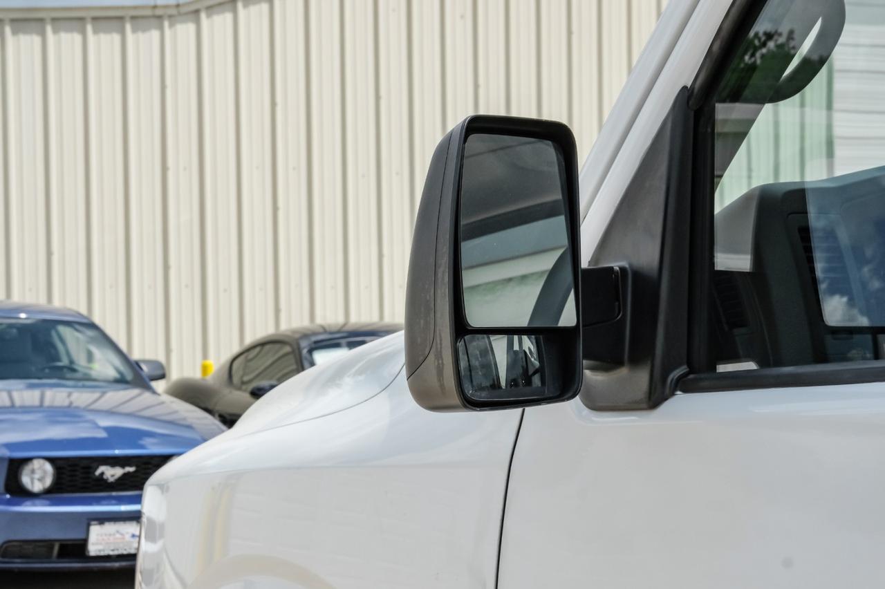 2020 Nissan NV3500 HD Passenger photo 6