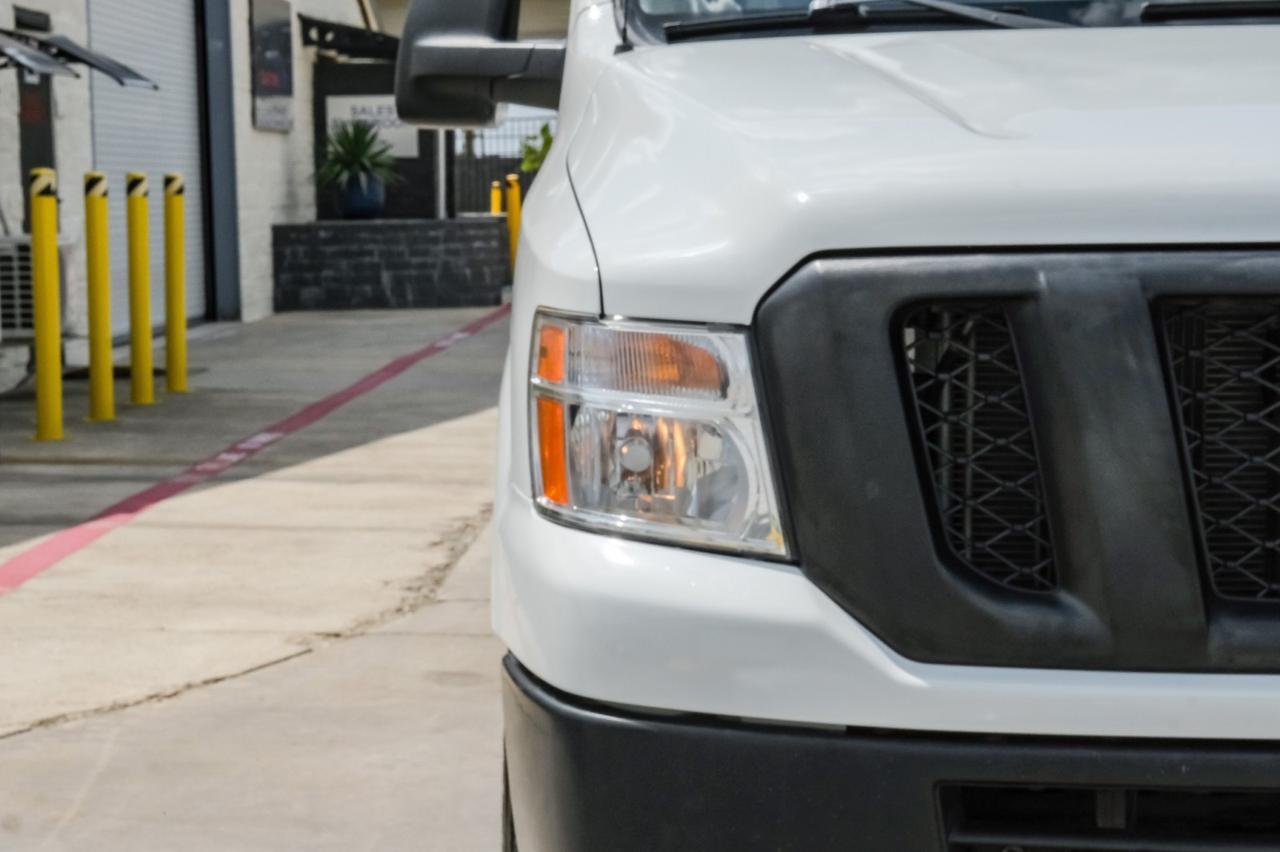 2020 Nissan NV3500 HD Passenger photo 10