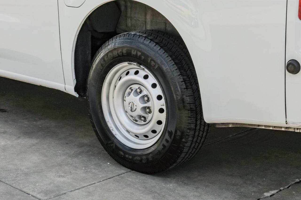 2020 Nissan NV3500 HD Passenger photo 19