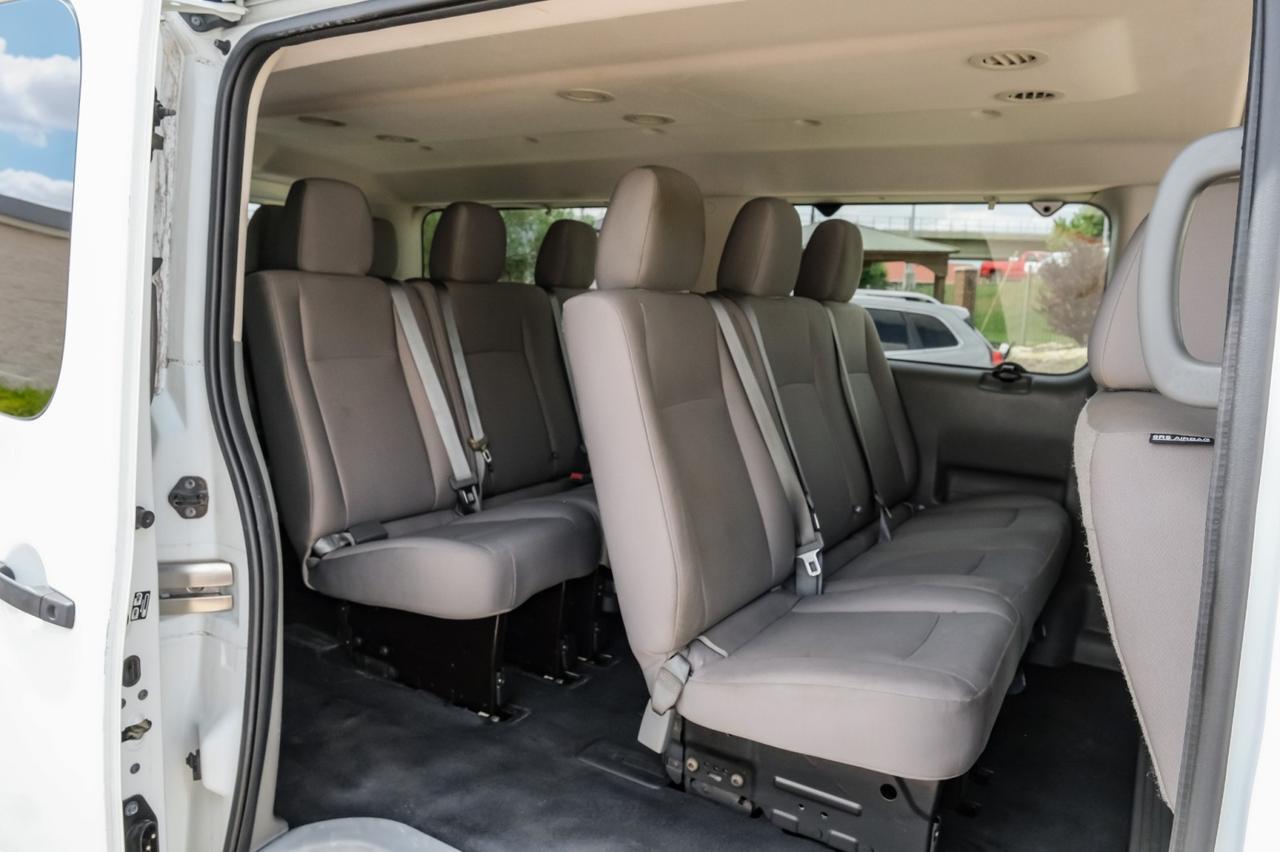 2020 Nissan NV3500 HD Passenger photo 2