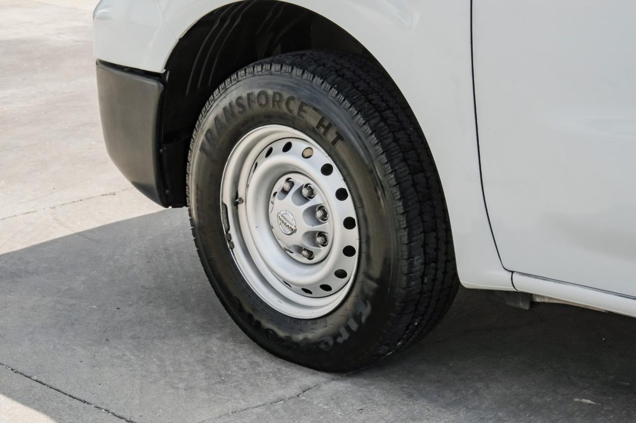 2020 Nissan NV3500 HD Passenger photo 18
