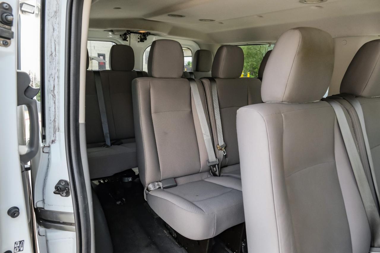 2020 Nissan NV3500 HD Passenger photo 3