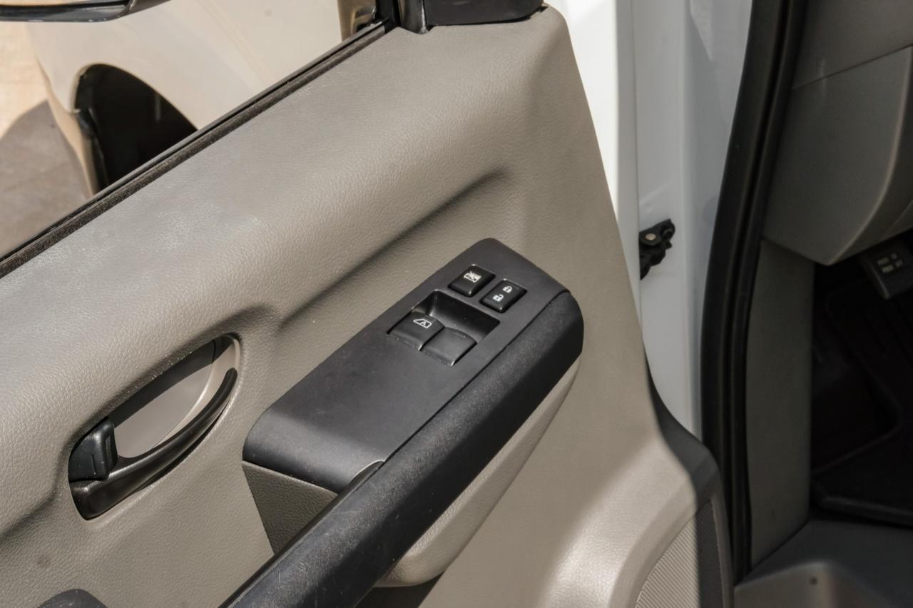 2020 Nissan NV3500 HD Passenger photo 8