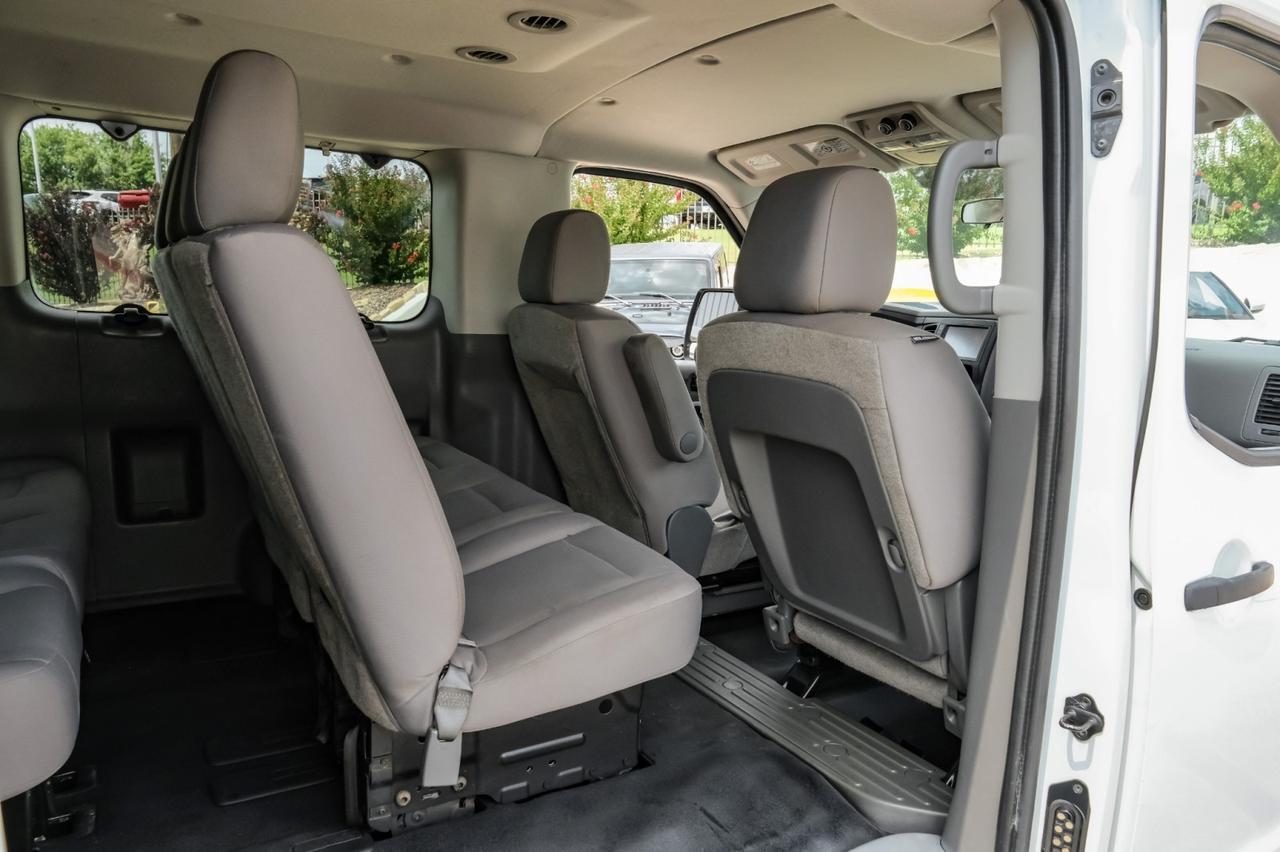 2020 Nissan NV3500 HD Passenger photo 4