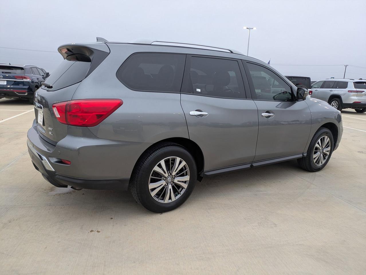 2020 Nissan Pathfinder SL