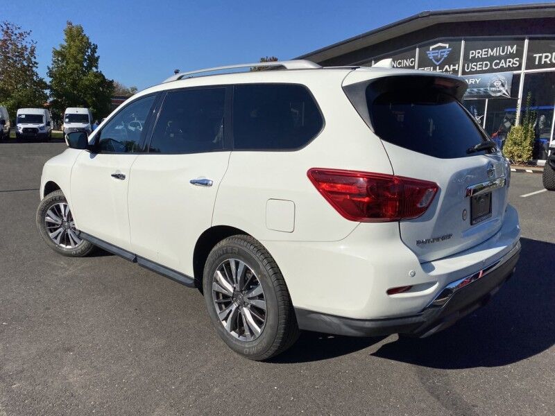 2020 Nissan Pathfinder SV