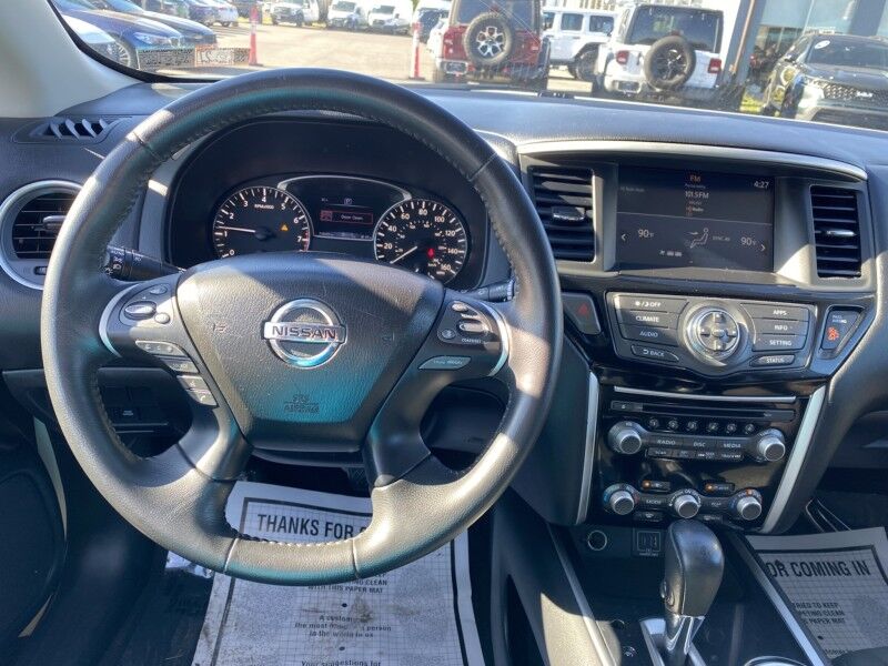 2020 Nissan Pathfinder SV