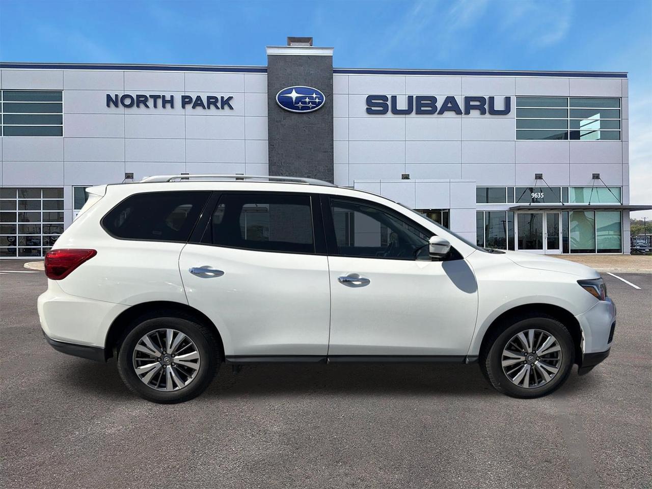 2020 Nissan Pathfinder SV