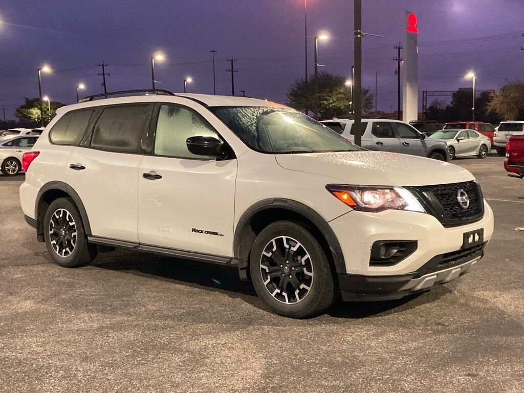 2020 Nissan Pathfinder SV