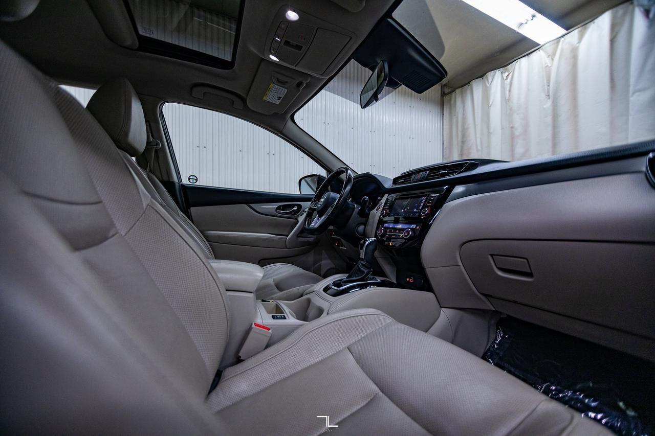 2020 Nissan Qashqai AWD SL Sport Leather Roof Nav BCam Red Deer AB