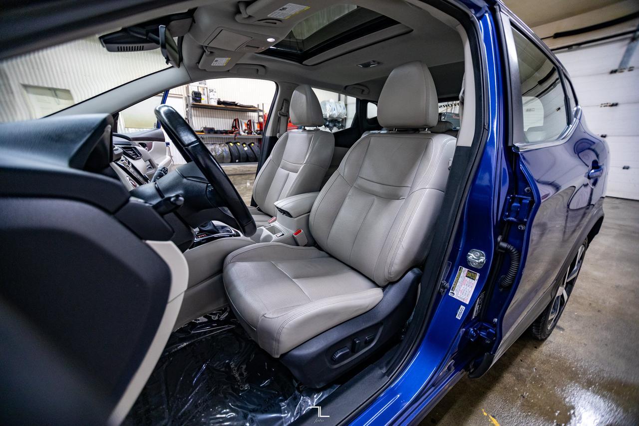 2020 Nissan Qashqai AWD SL Sport Leather Roof Nav BCam Red Deer AB