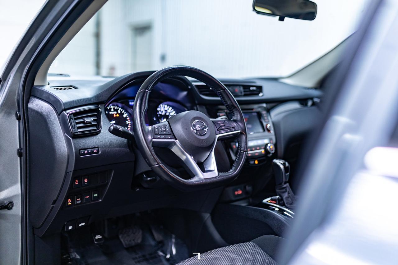 2020 Nissan Qashqai AWD SV Roof BCam Red Deer AB