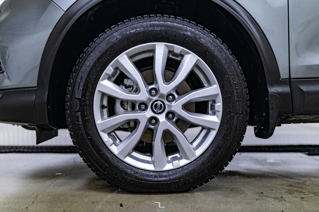 2020 Nissan Qashqai AWD SV Roof BCam Red Deer AB