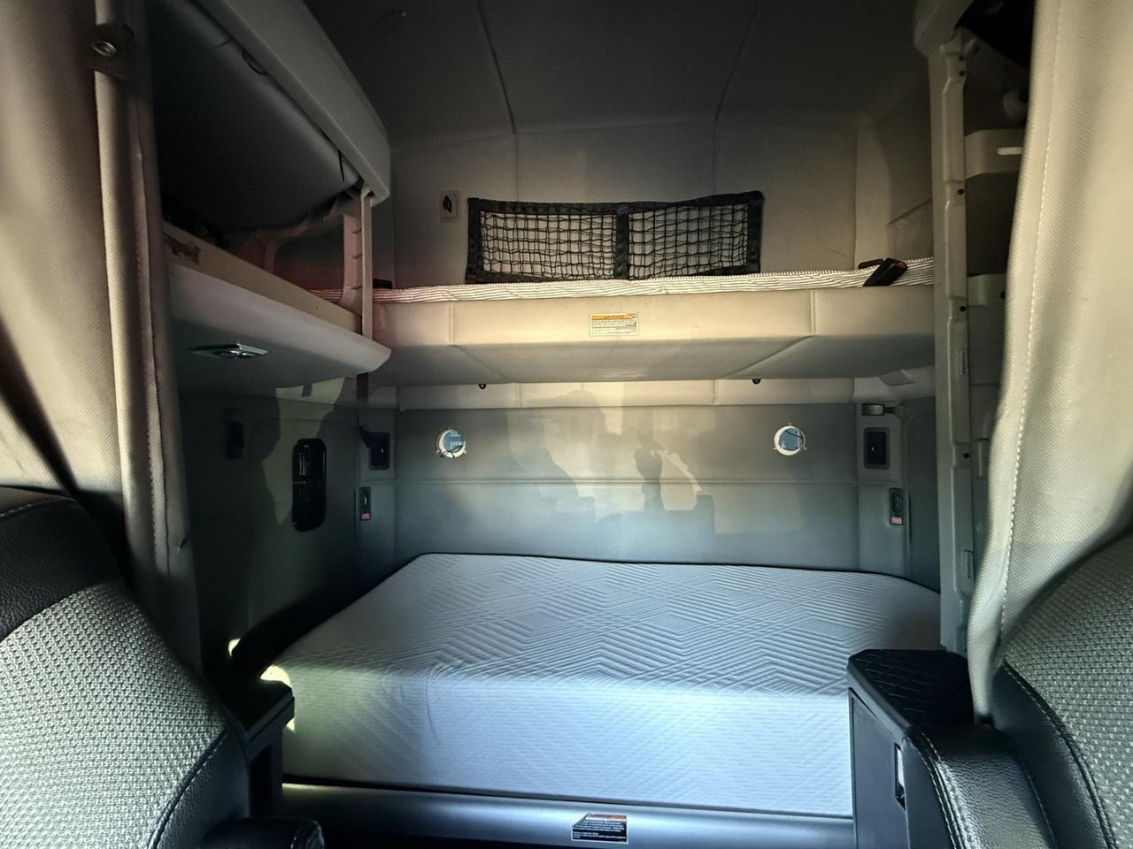 2020 No Make T680 T680 SLEEPER Hollywood FL