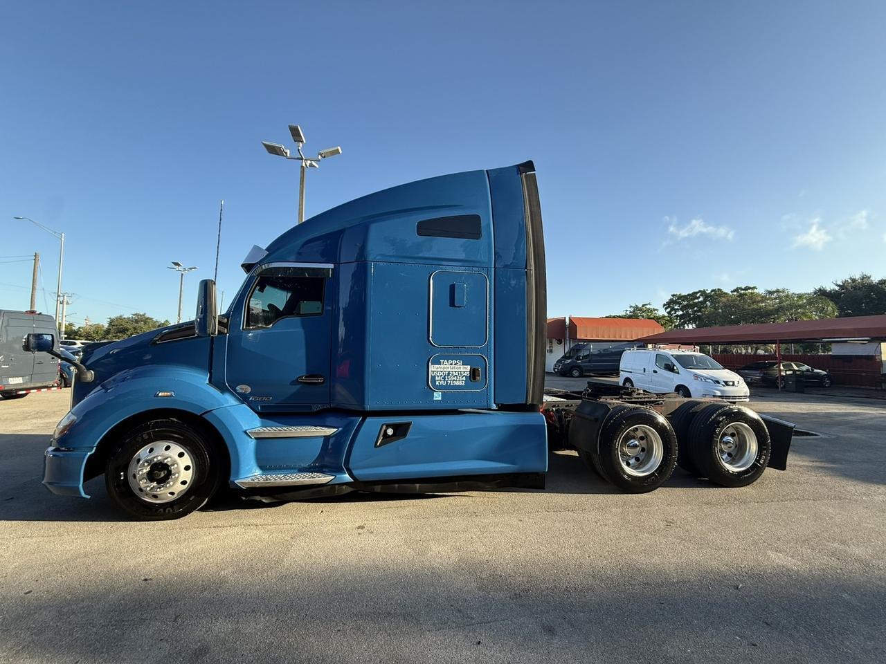 2020 No Make T680 T680 SLEEPER Hollywood FL
