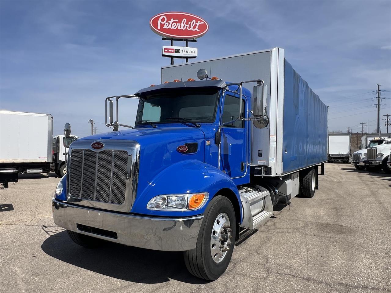 2020 Peterbilt 337 Curtainside