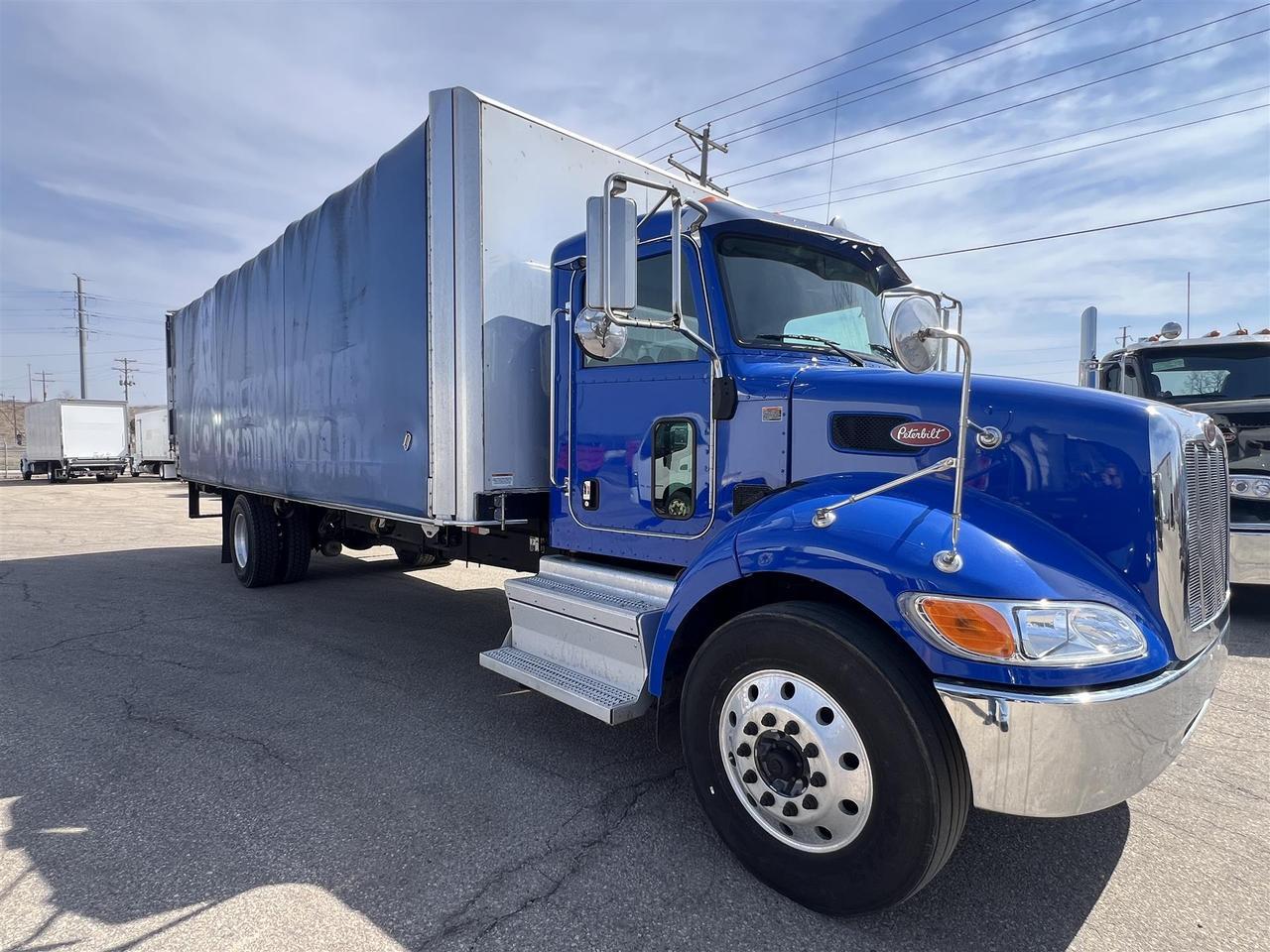 2020 Peterbilt 337 Curtainside