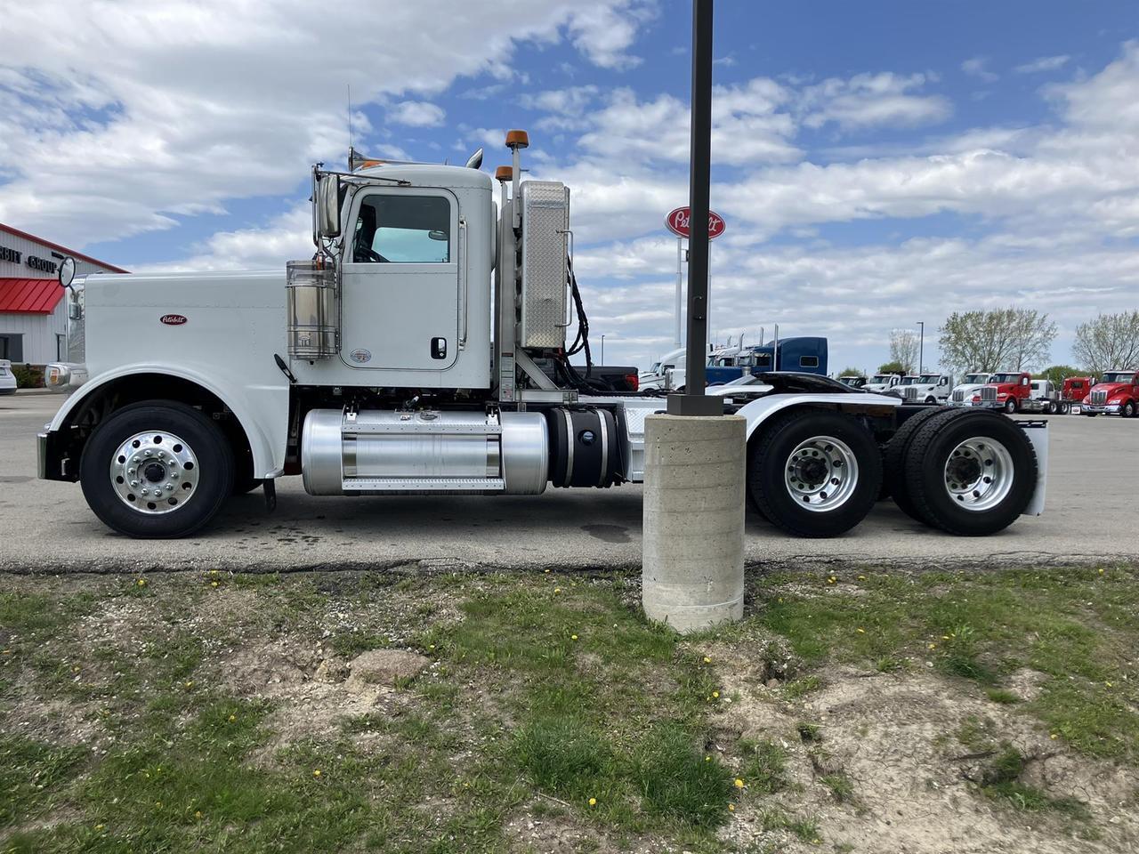 2020 Peterbilt 389 in Rochester, MN — photo 4